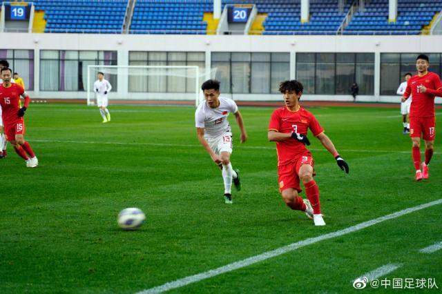 九游体育比分直播、实时比分网、足球比分、篮球比分、电竞比分、九游体育战绩查询-国足内部PK二番战 李金羽战队1球小胜陈洋战队